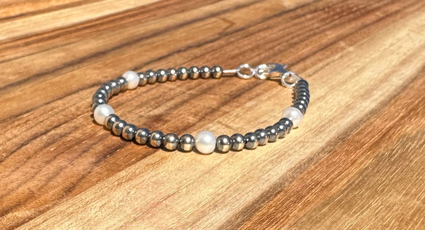 7.5 Inch "Navajo Style" Pearls and Freshwater Pearls Bracelet