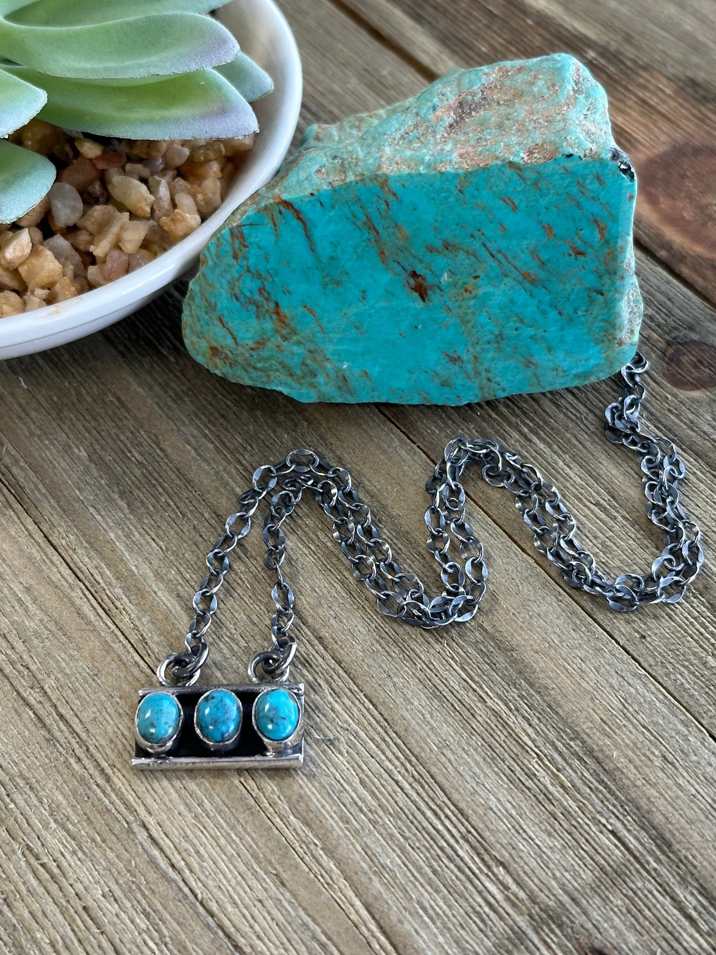 17" Turquoise Fixed Pendent Necklace (Blue)