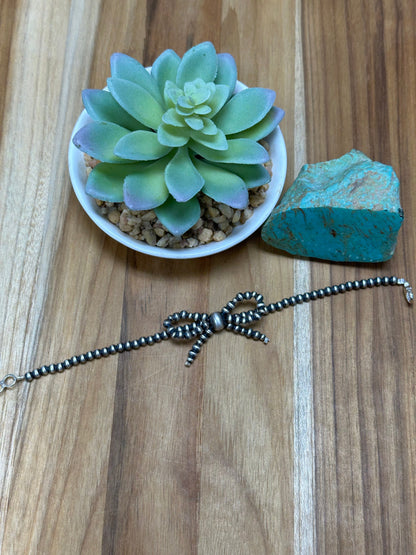 8" Single Strand Bow Bracelet