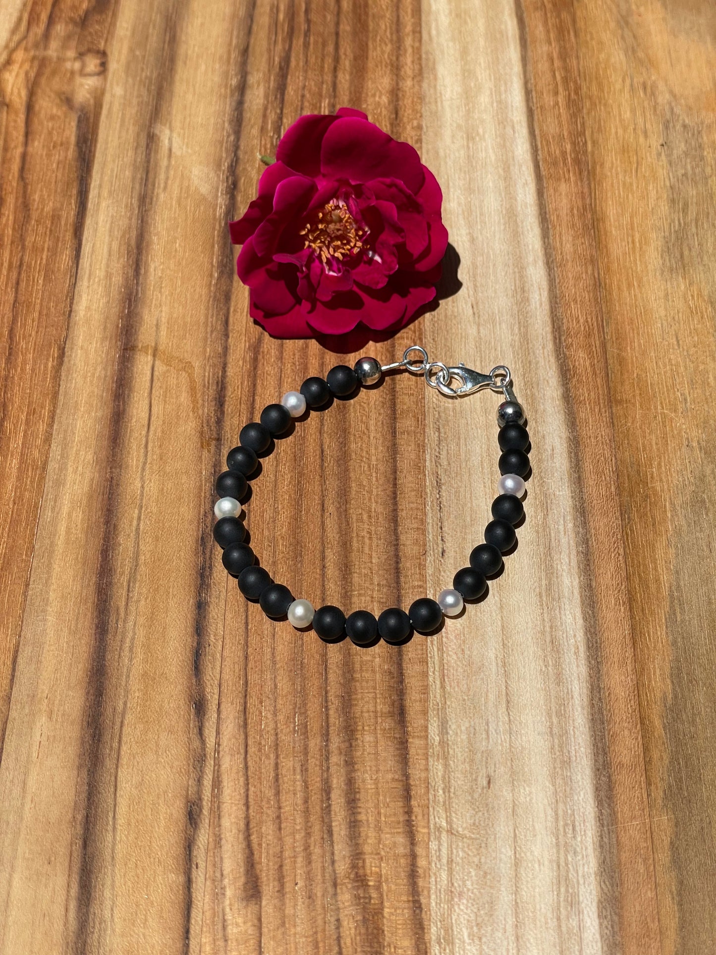 7.5 inch Matte Onyx Beads and Freshwater pearl Bracelet