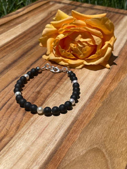 7.5 inch Matte Onyx Beads and Freshwater pearl Bracelet